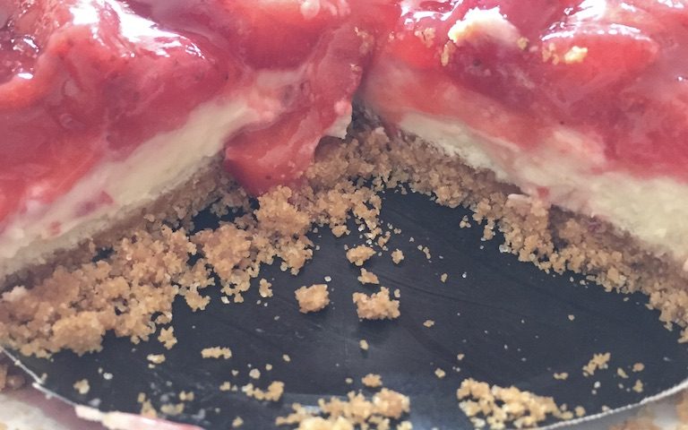 Tarta de queso y fresas ¿Más fácil y más rica? Imposible.