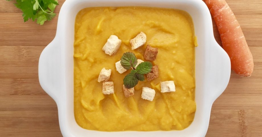 Crema de calabaza con cilantro.