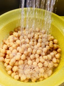 Limpieza de los garbanzos. Ensalada de garbanzos.