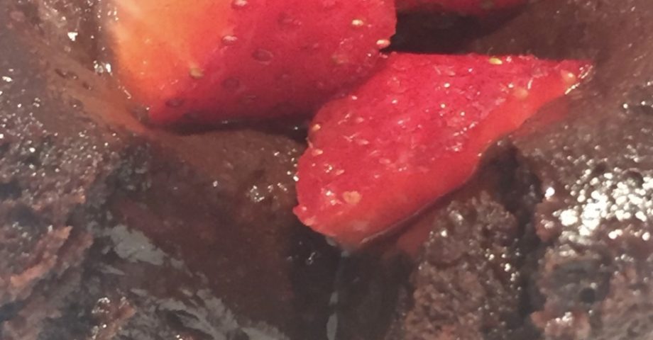 Coulant de chocolate con fresas.