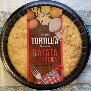 Tortilla de patatas con cebolla precocinada.