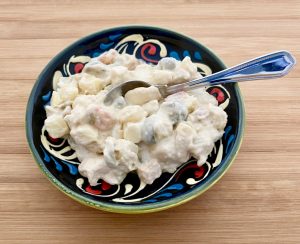 Plato de ensaladilla rusa.Las mejores ensaladillas precocinadas marca blanca.