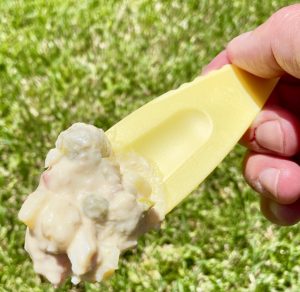 Ensaladilla rusa en día de picnic.Las mejores ensaladillas precocinadas marca blanca.